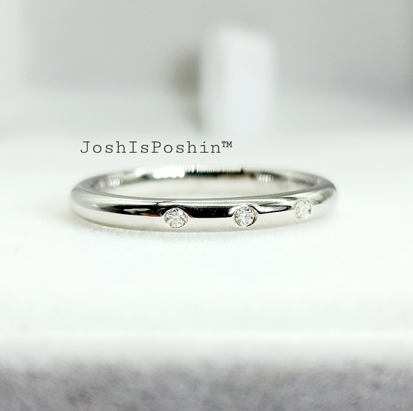 Moissanite bezel set ring band in sterling silver - Picture 1 of 13